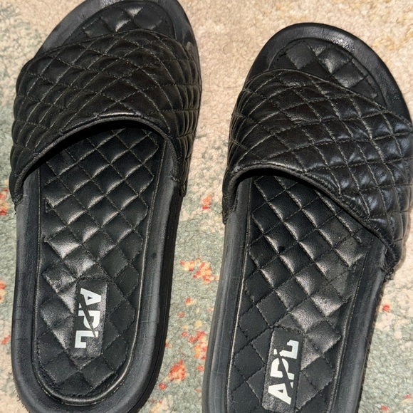 APL LUSSO SLIDES - Picture 5 of 11